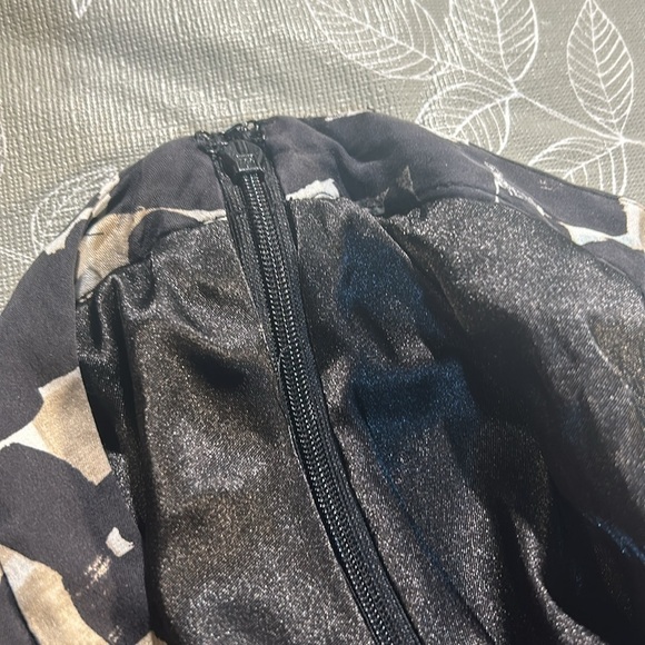 Ladies White House Black Market Skirt. - Picture 9 of 9